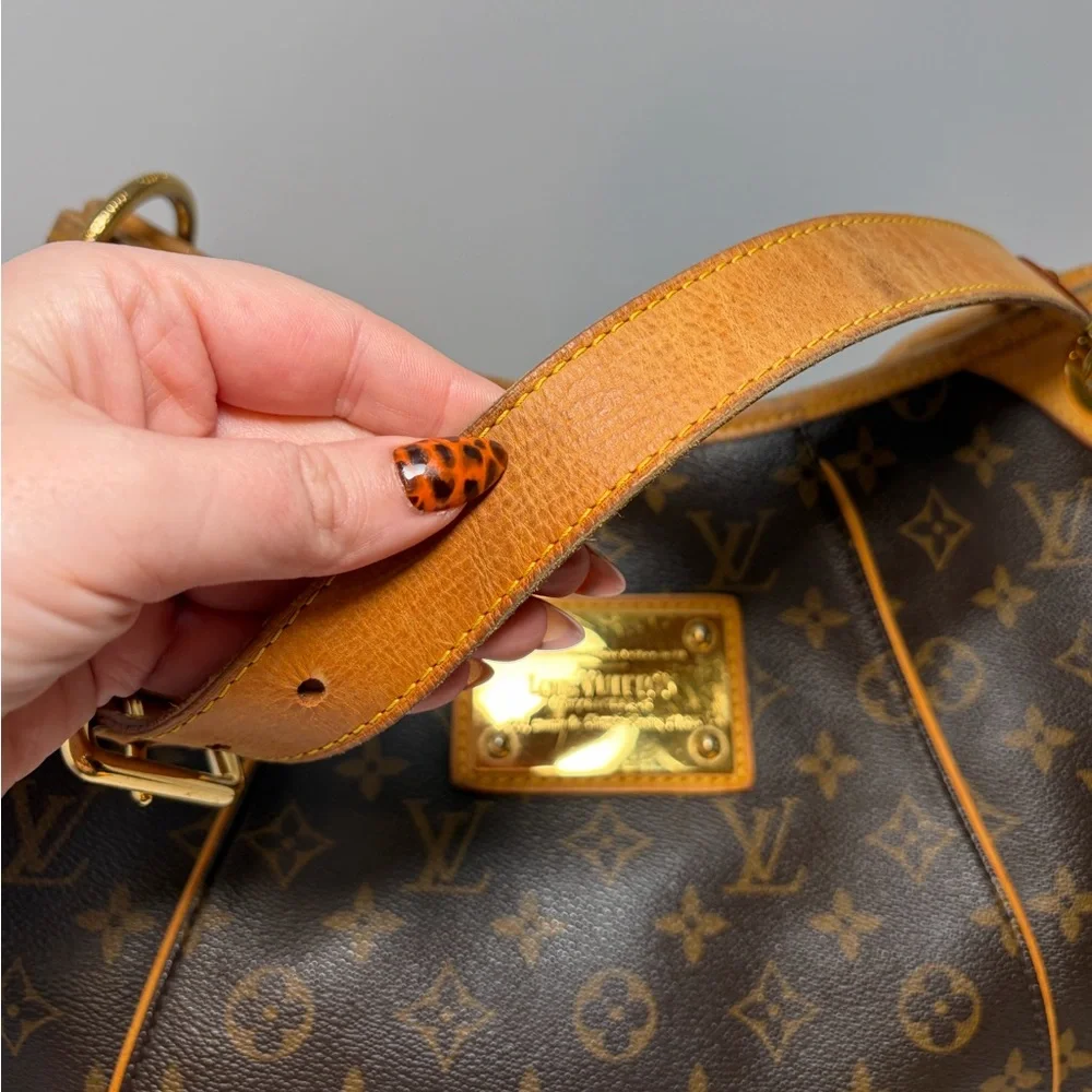 Louis Vuitton Galleria PM Monogram Shoulder Bag with COA - Picture 13 of 16